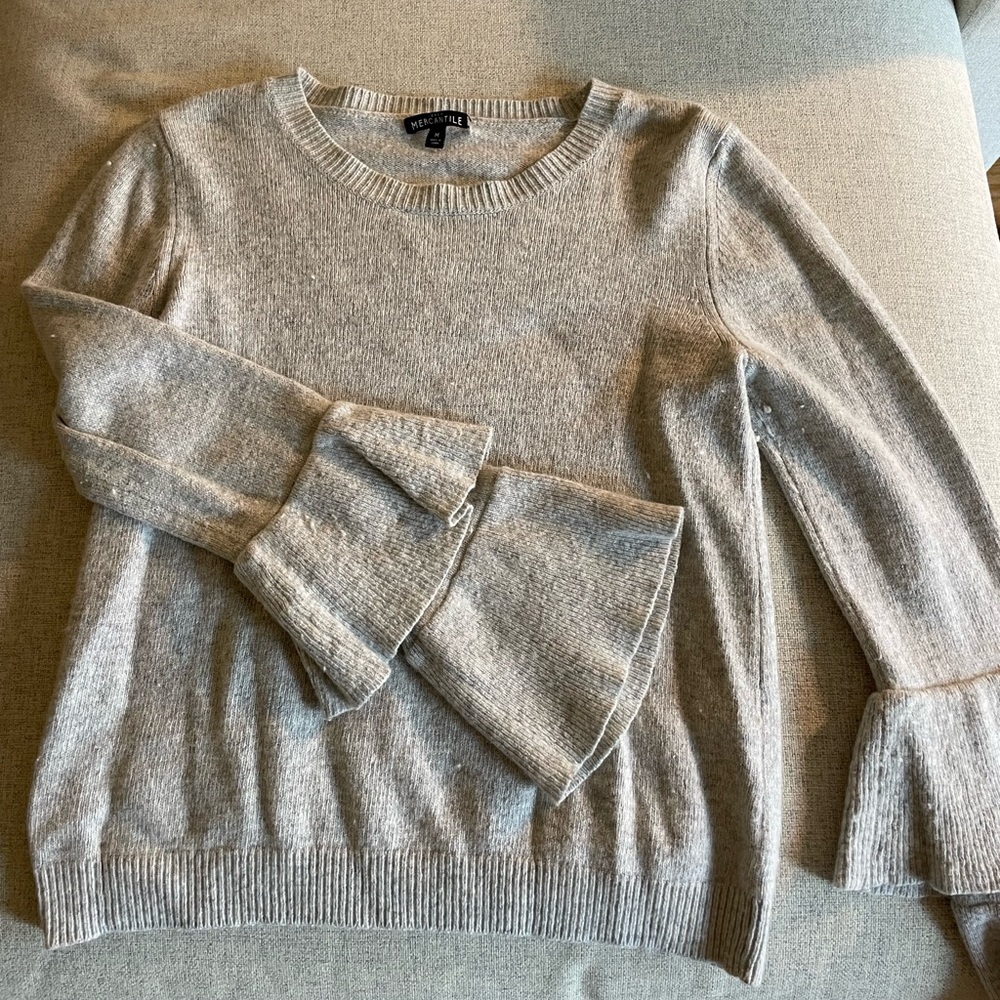 J crew factory sweater. Size M fits like a Small. Gently used, great condition